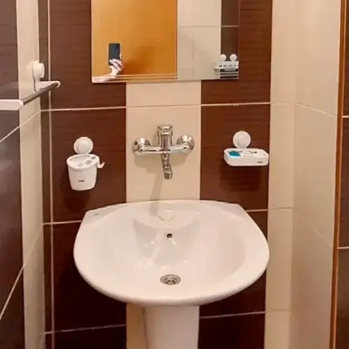 Баня с тоалетна